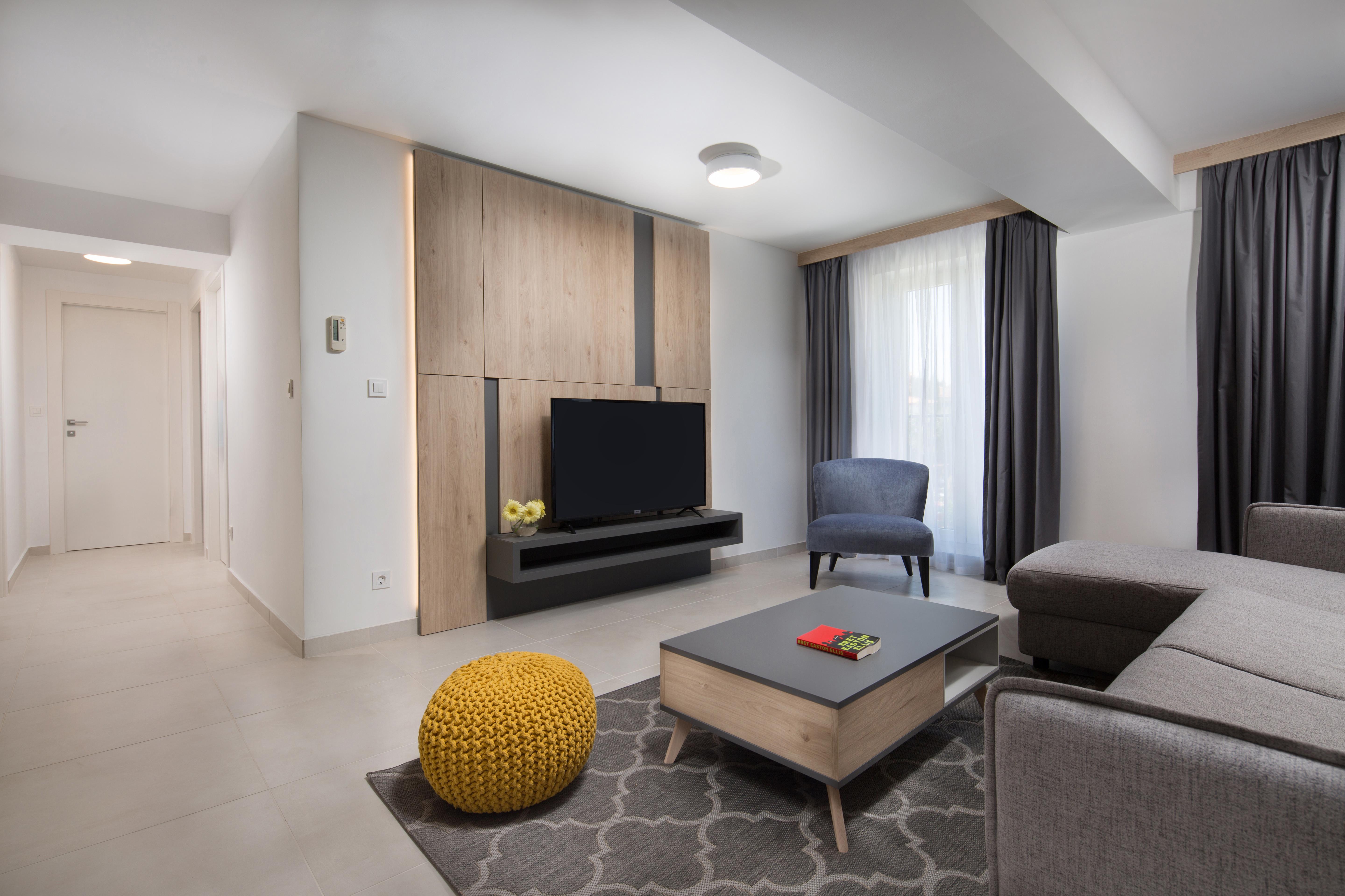 Garden Palace Apartment *